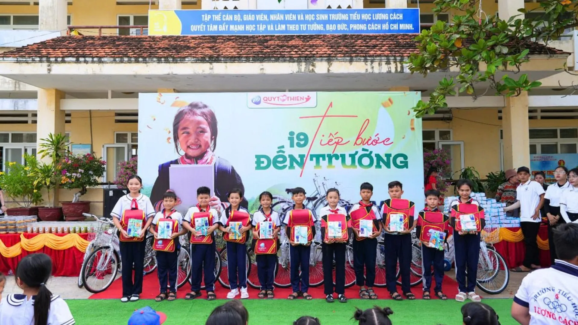 Đội ngũ hỗ trợ chuyên nghiệp của Kubet sẵn sàng phục vụ