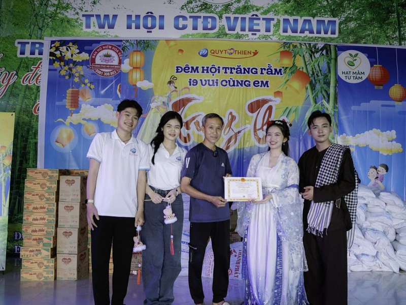 Các nhà lãnh đạo ngành cá cược trực tuyến trao đổi tại một sự kiện